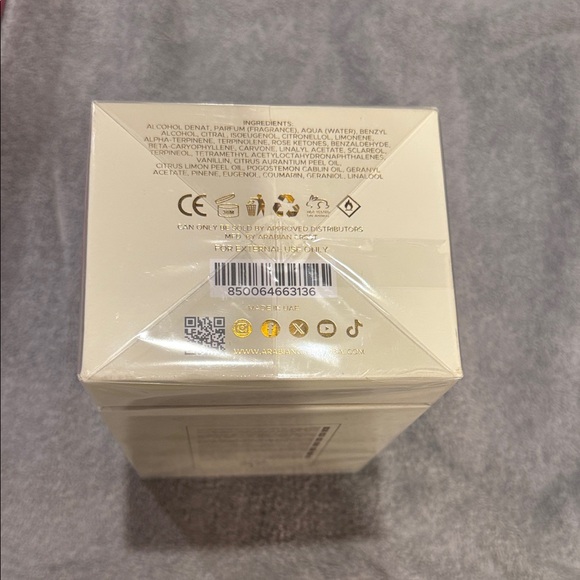 Candle Holder in Cream and Gold - Picture 6 of 7